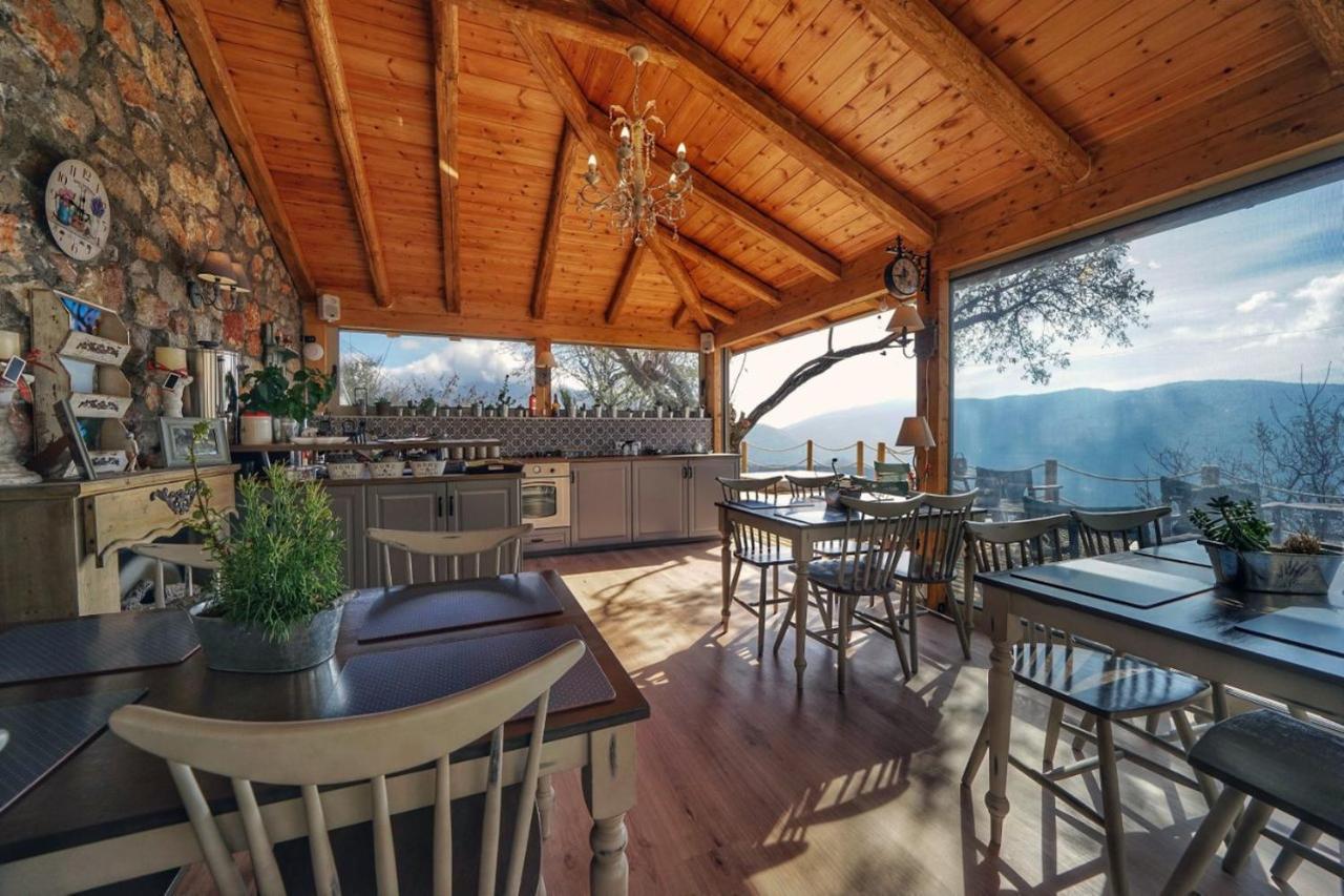 Almondhouse Suites With Fireplace - Adults Only Arachova Exterior photo