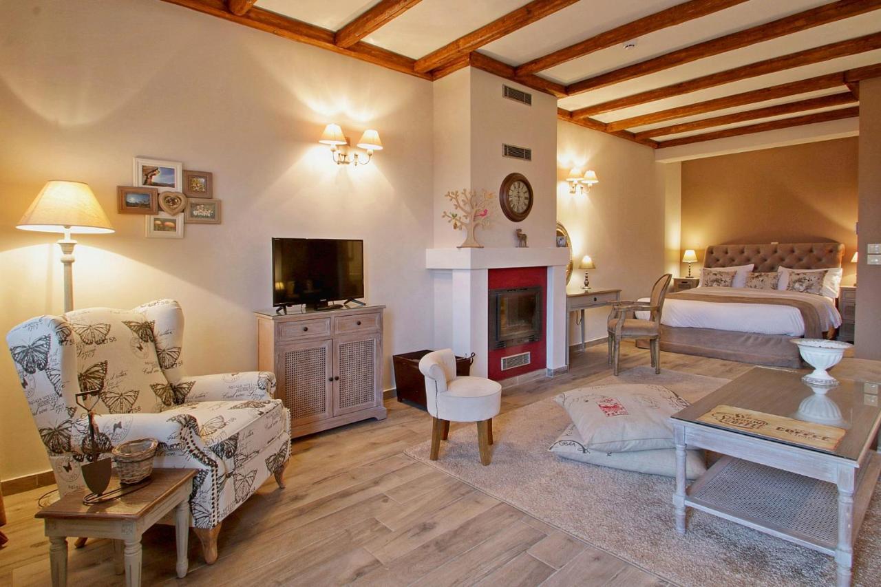 Almondhouse Suites With Fireplace - Adults Only Arachova Exterior photo