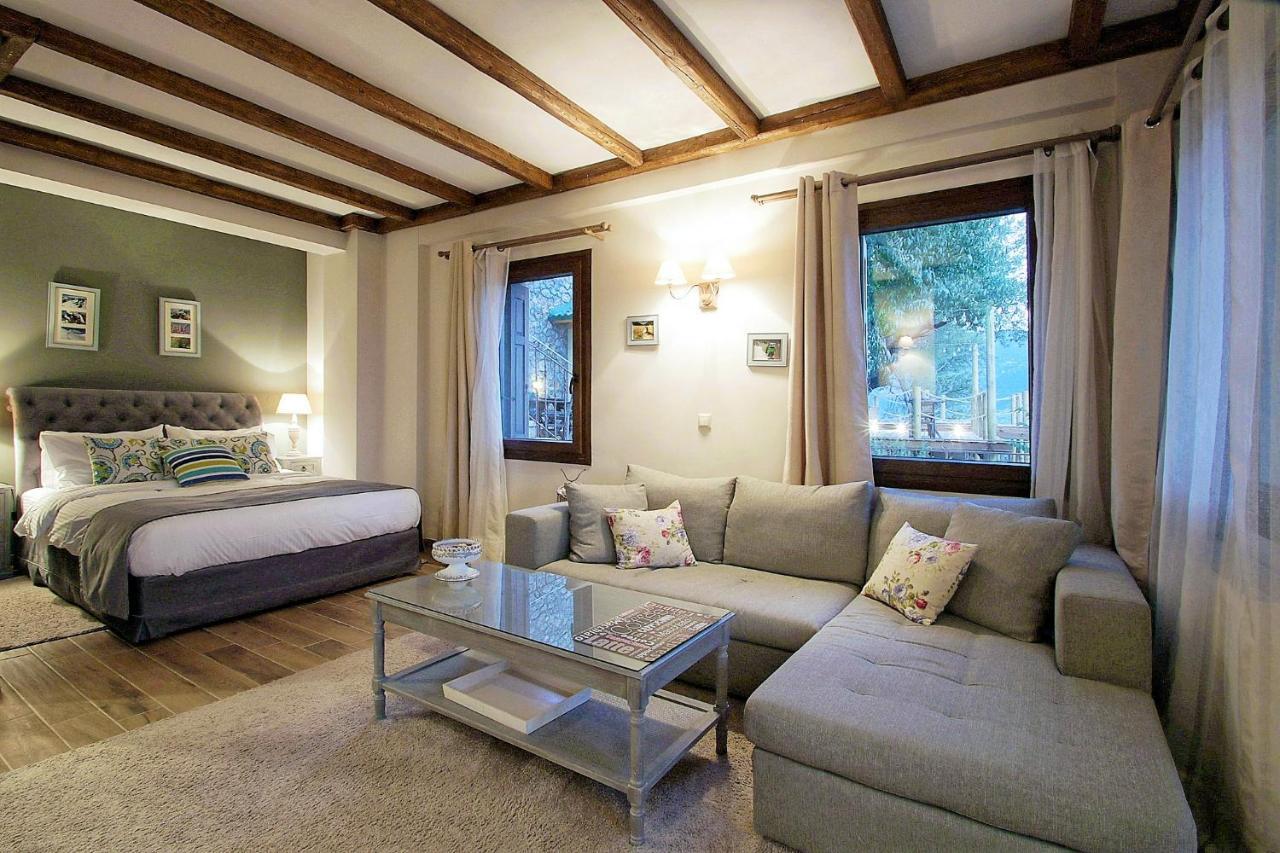 Almondhouse Suites With Fireplace - Adults Only Arachova Exterior photo